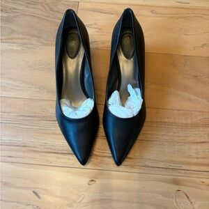 Trotters Elegant Black Women's Kitten Heels Pumps